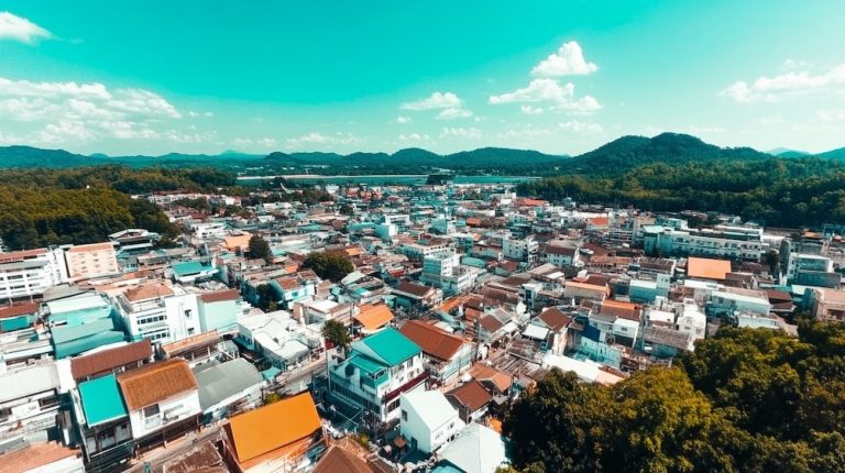 シラチャ vs バンコク：日本人が選ぶべきタイの住環境とは？